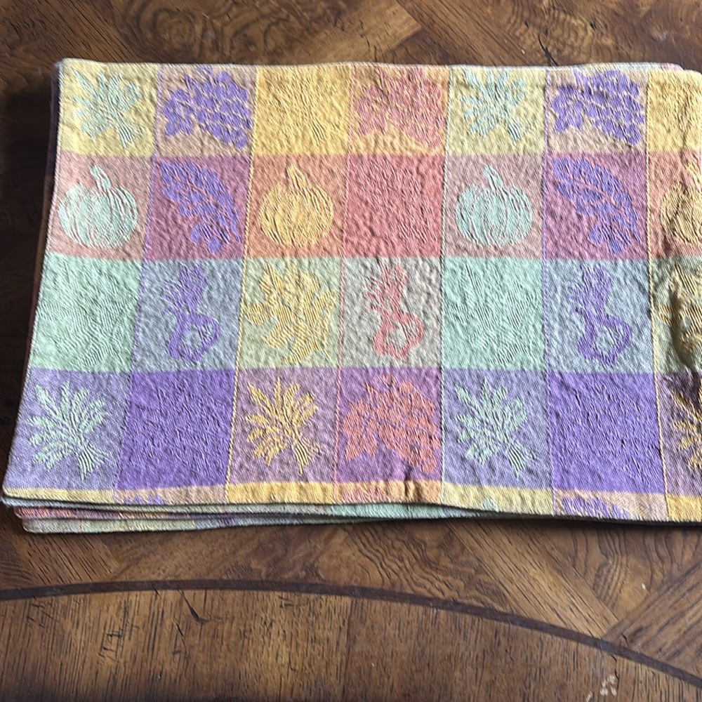 Fall themed set of 4 placemats 100% cotton  NWOT